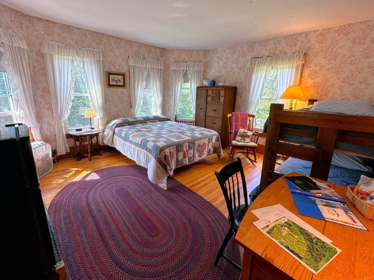 Private 2 Bedrooms And 1 Bathroom In Grand Victorian Home In The Heart Of The Whiite Mountains! Great Host Whitefield Exterior photo